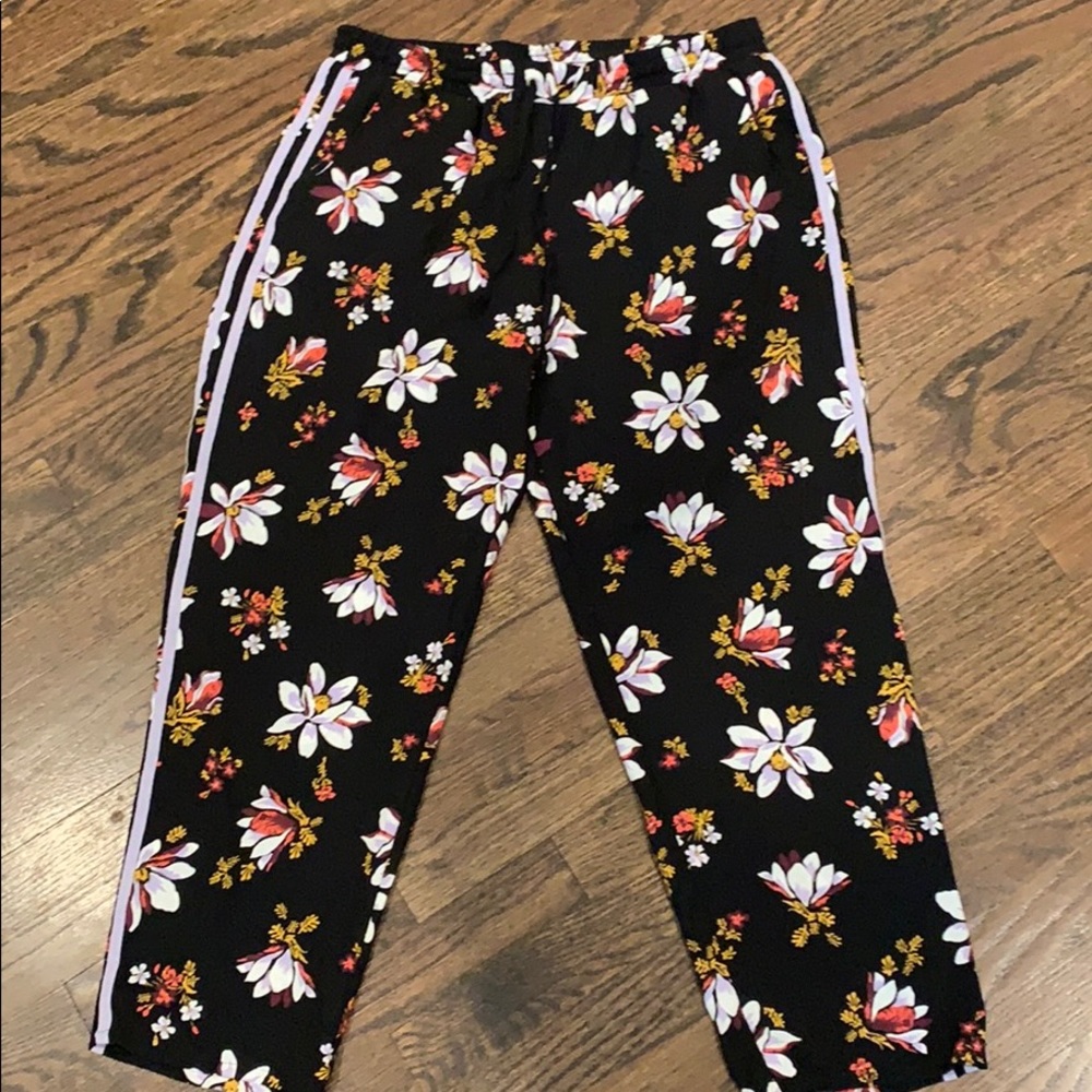 Floral Lavender Stripped Pant. NWOT